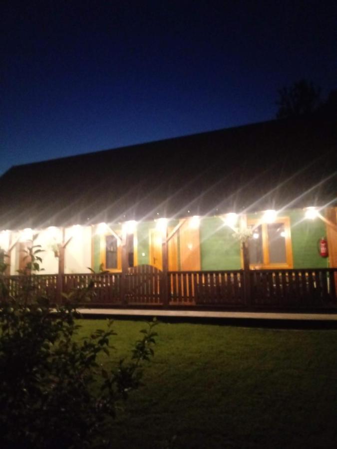 Pod Modrzewiami Appartement Milówka Buitenkant foto